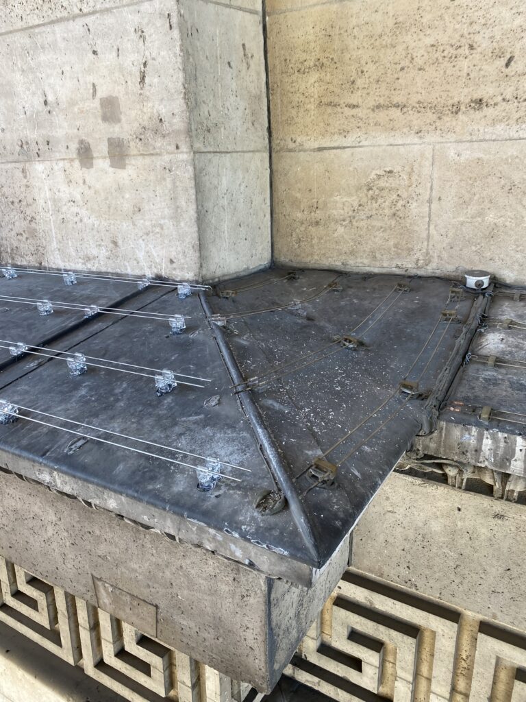 Répulsif électrique anti pigeons 24/7 Répulsif électrique anti pigeons 24/7