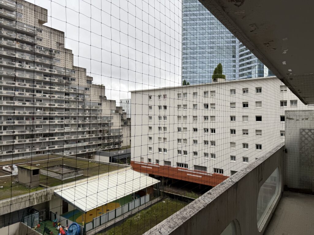 Installé et posé : filet anti pigeons balcon appartement 92 Courbevoie