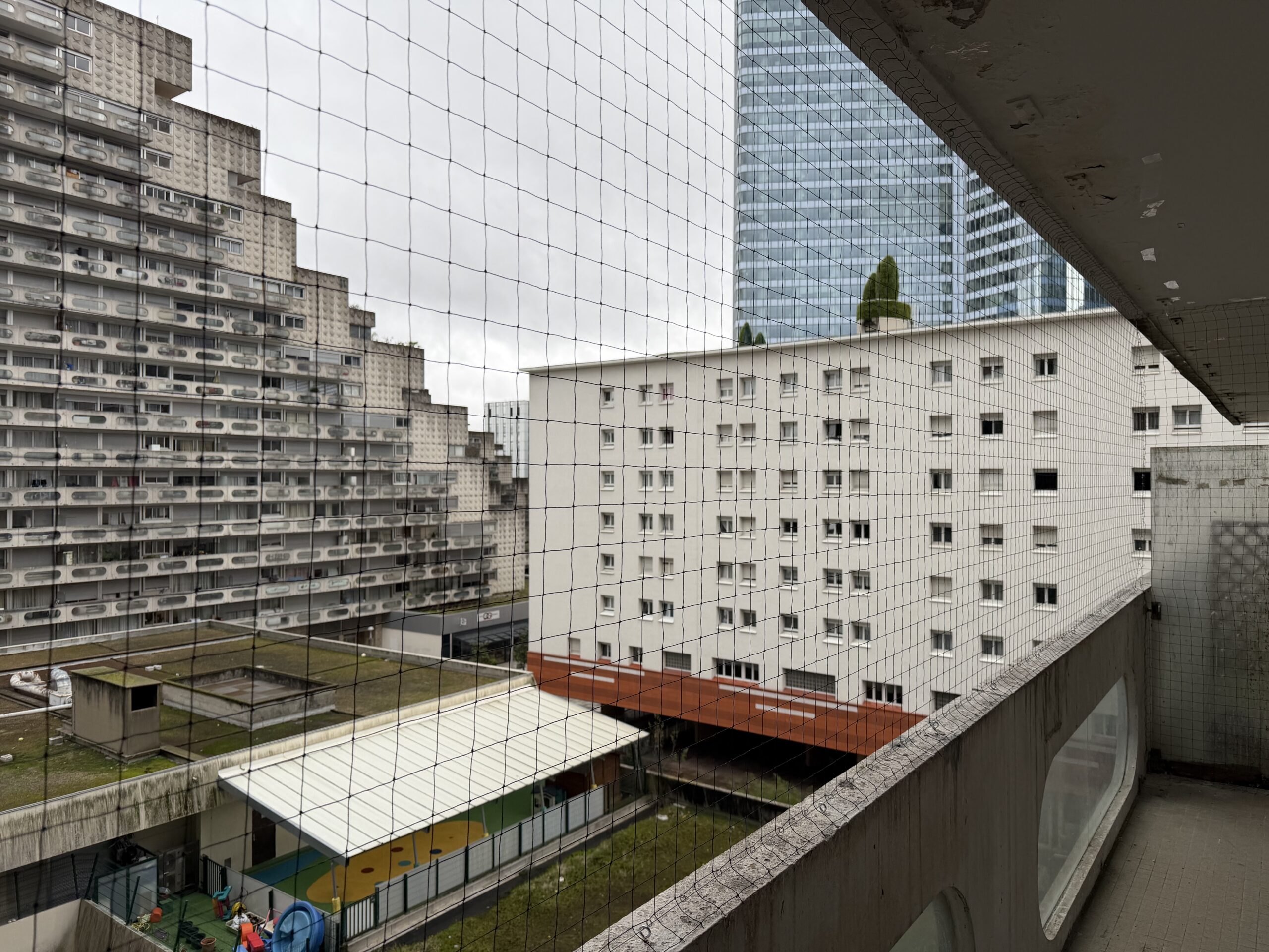 Installé et posé : filet anti pigeons balcon appartement 92 Courbevoie